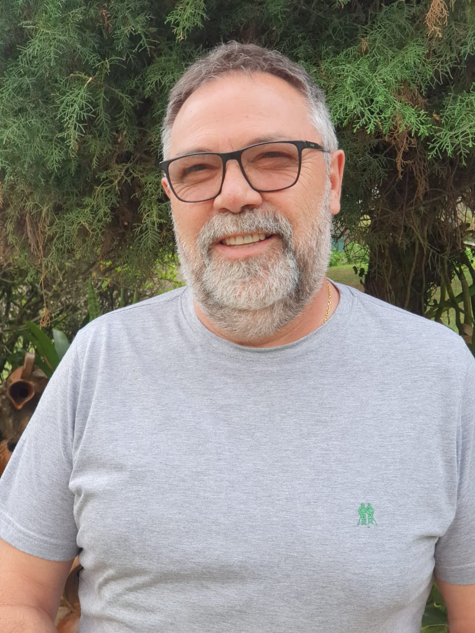 Fotografia oficial de Derosso, candidato a deputado federal pelo Paraná